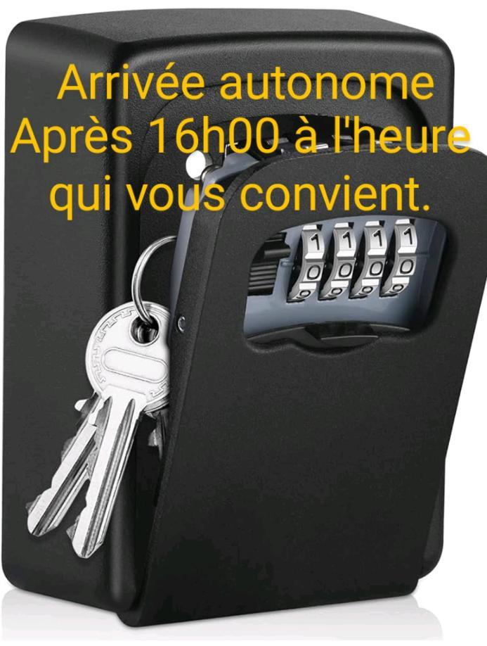 Maison Entiere Avec Parking, Garage Et Jardin Montluçon Buitenkant foto